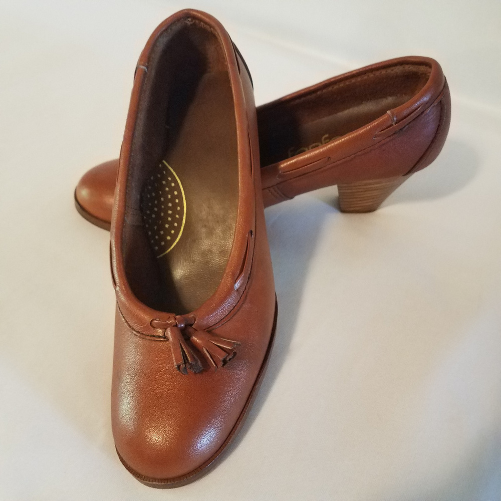 Fanfares Vintage Tan Heels Size 5.5M Wood Heel New